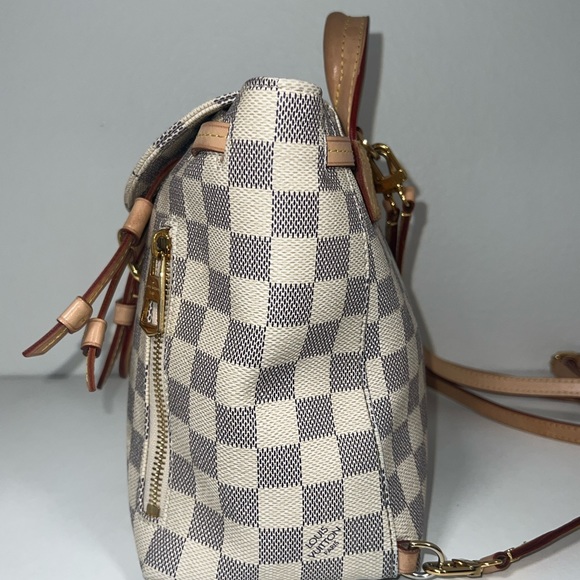 Louis Vuitton - Picture 2 of 7